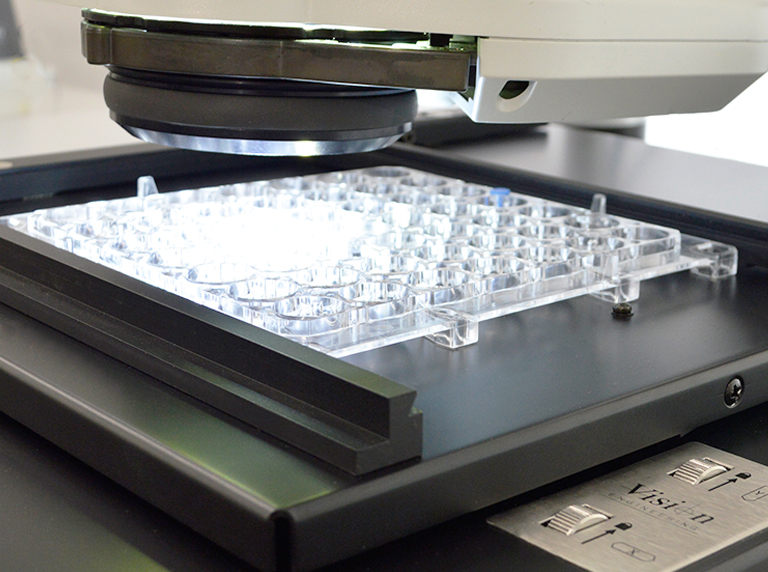 02-EVOTIS-close-up-illumination-contact-lens-checker-feature-image-768x572px