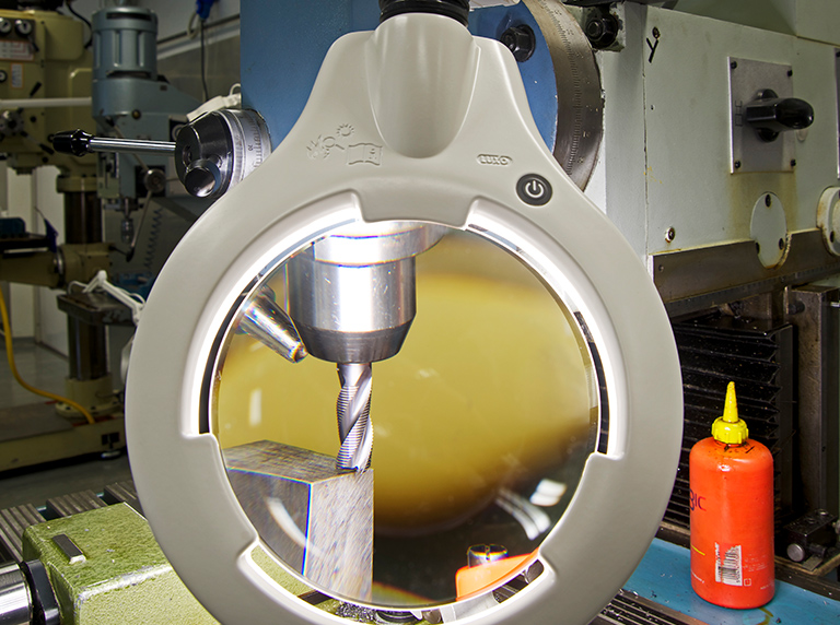 3.Circus-Bench-Magnifier-industrial-cutting-tool-application-768x572px Circus LED bench magnifier inspecting drill bit