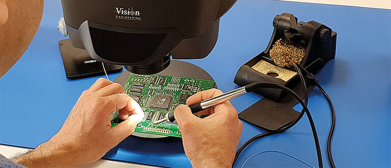 Soldering electronics using Mantis Microscope
